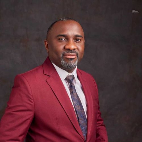 Pastor Chingtok Ishaku – Da Ina Zaune Cikin Duhu Na